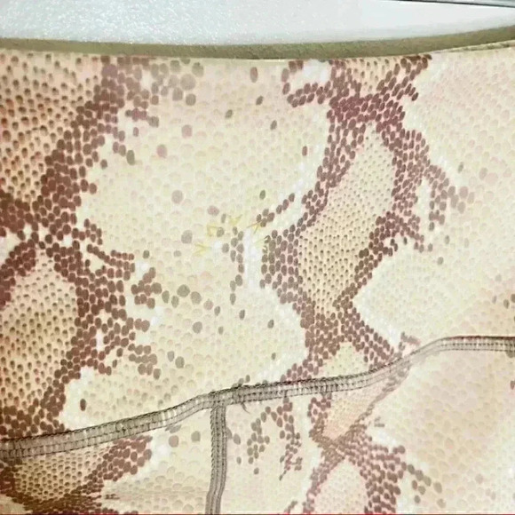 NWT Varley Albury Bike Shorts in Champagne Snake - Picture 6 of 7